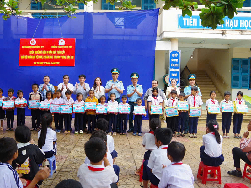 Sư đoàn 377 phát huy truyền thống, thi đua sôi nổi hướng về ngày hội lớn