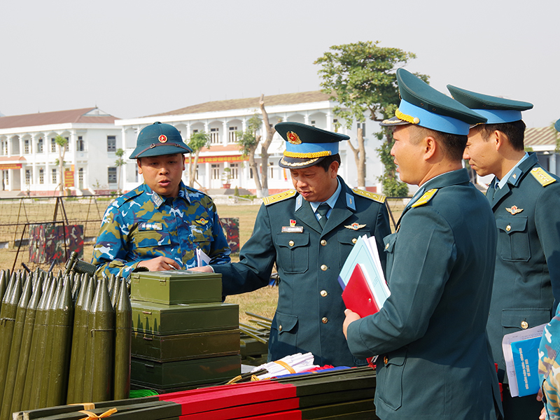 Quân chủng Phòng không - Không quân kiểm tra công tác chuẩn bị huấn luyện chiến sĩ mới tại Sư đoàn 363