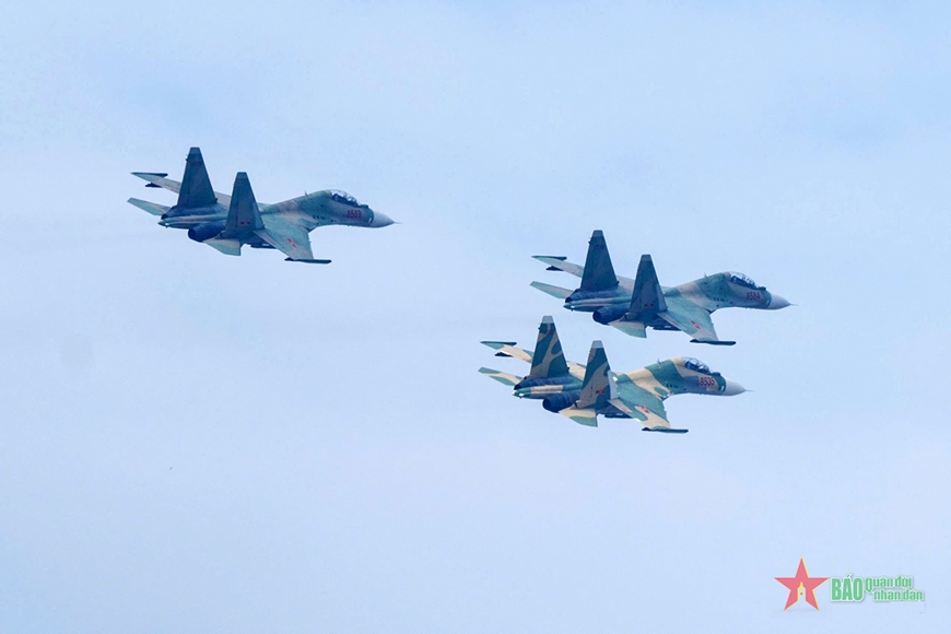 Phi công Su-30MK2 tự hào hoàn thành xuất sắc nhiệm vụ bay chào mừng Triển lãm