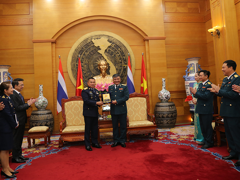 Tư lệnh Không quân Hoàng gia Thái Lan thăm và làm việc tại Quân chủng Phòng không - Không quân