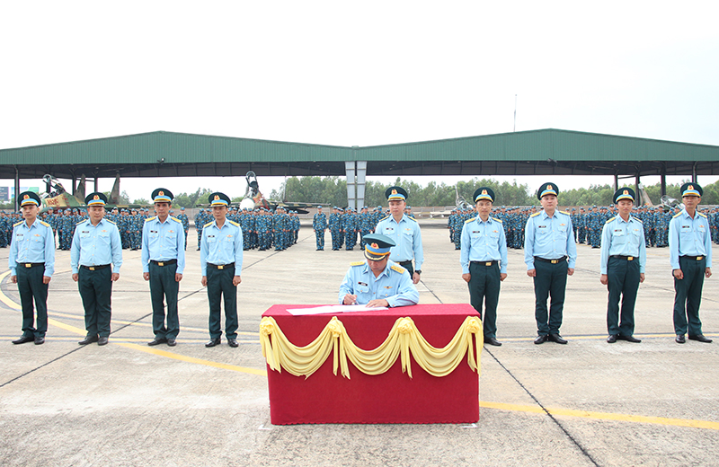 Các đơn vị trong Quân chủng Phòng không - Không quân tổ chức Lễ ra quân huấn luyện và phát động đợt thi đua cao điểm