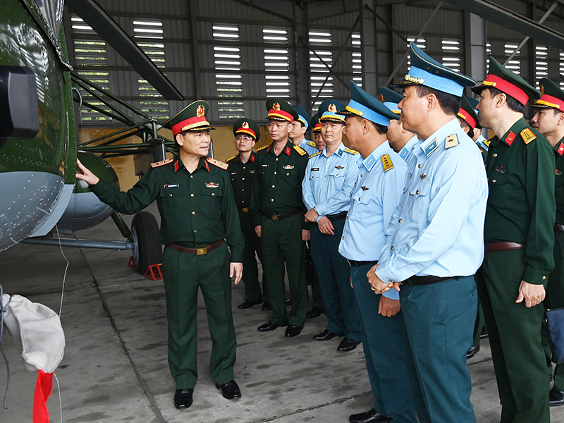 Bộ Tổng Tham mưu kiểm tra công tác huấn luyện và chuẩn bị bay chào mừng tại Lễ kỷ niệm 70 năm Chiến thắng Điện Biên Phủ (7-5-1954/7-5-2024)