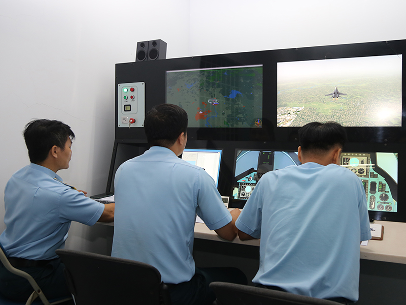 Trung đoàn 935 tổ chức Hội thi bay buồng tập lái cho phi công năm 2024