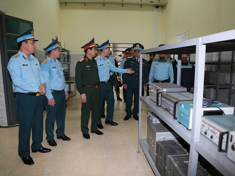 Đại tướng Phan Văn Giang - Bộ trưởng Bộ Quốc phòng kiểm tra Trung đoàn 921