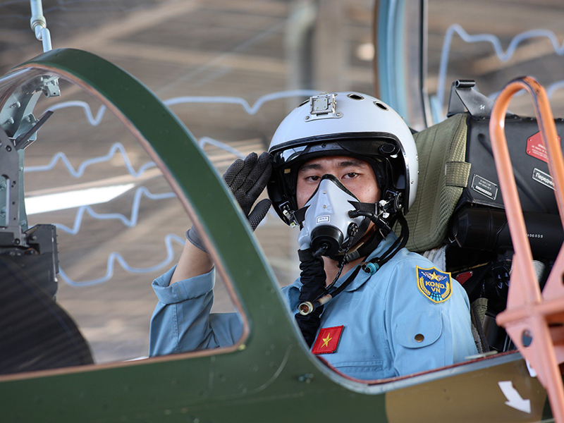 Trung đoàn 940 thả đơn thành công 2 học viên trên khí tài Yak-130
