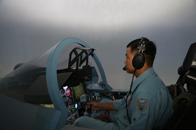 Nâng cao hiệu quả huấn luyện bay buồng tập cho đội ngũ phi công trẻ