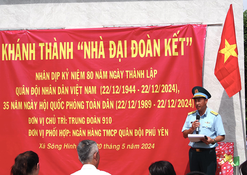 Trung đoàn 910 tổ chức khánh thành và bàn giao “Nhà đại đoàn kết”