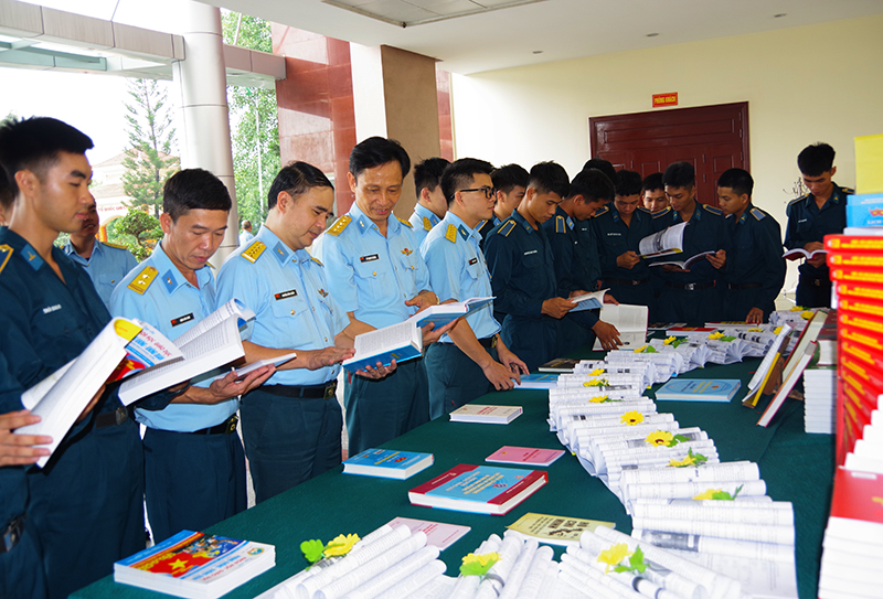 Hội thảo khoa học “60 năm xây dựng Học viện Phòng không - Không quân cách mạng, chính quy, chuẩn hóa, hiện đại”