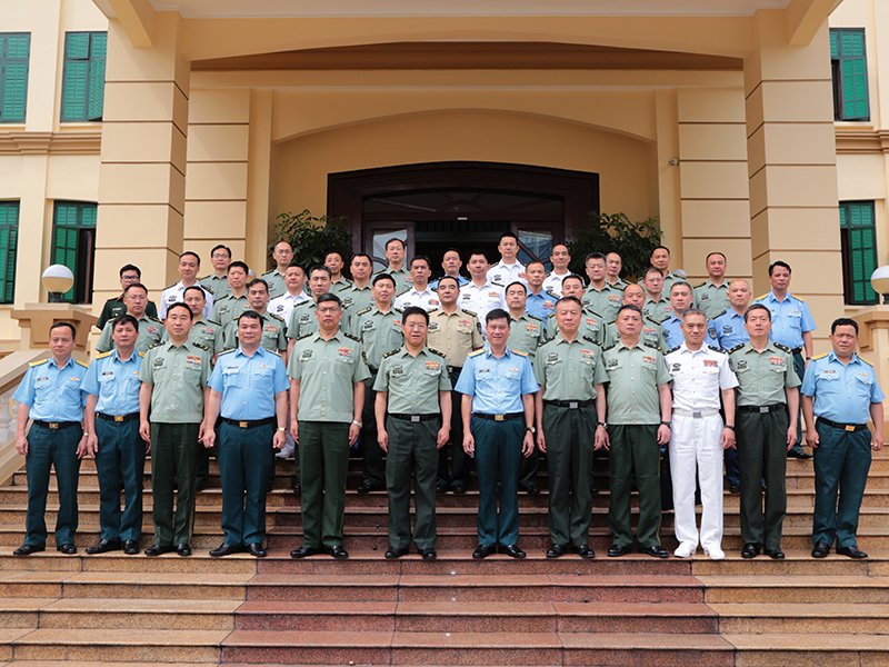 Đoàn cán bộ, học viên Đại học Quốc phòng Trung Quốc thăm Quân chủng