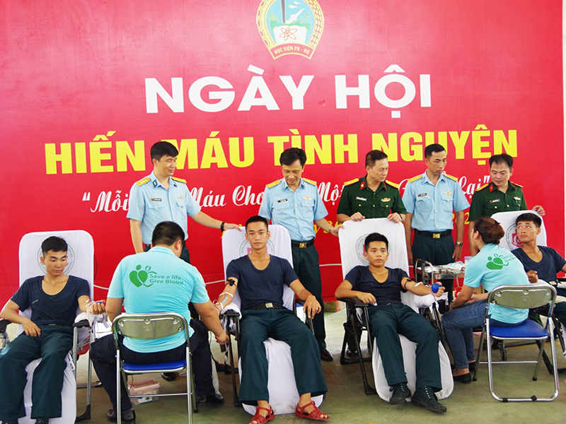 Tuổi trẻ Học viện PK-KQ tham gia hiến máu tình nguyện