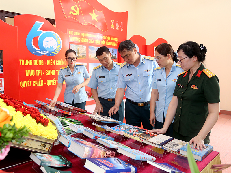 Chương trình trưng bày sách và giao lưu, tọa đàm với chủ đề “Sức mạnh làm nên chiến thắng”