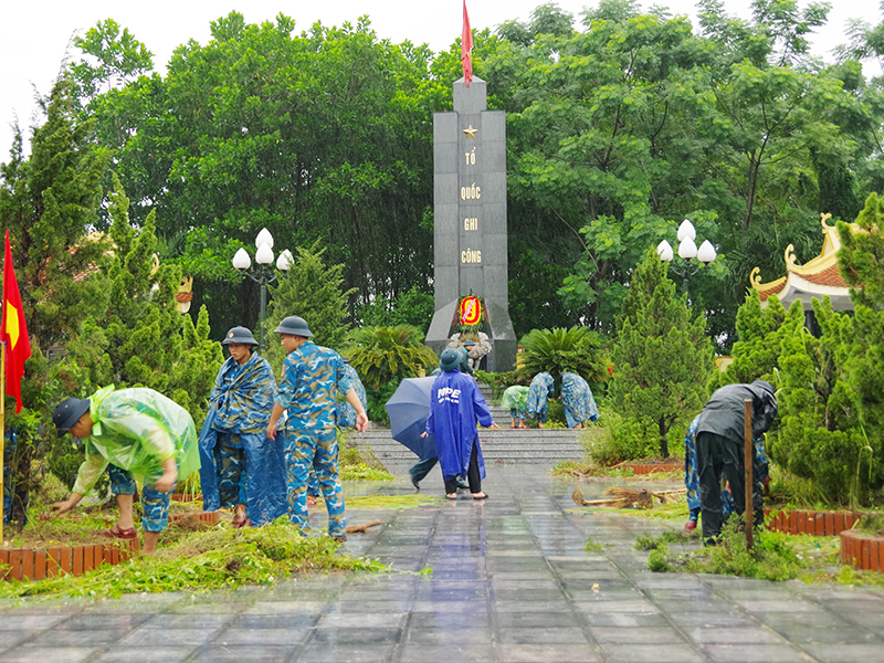 Trung đoàn 64 hành quân dã ngoại làm công tác dân vận trên địa bàn xã Đông Phương Yên, huyện Chương Mỹ, TP Hà Nội