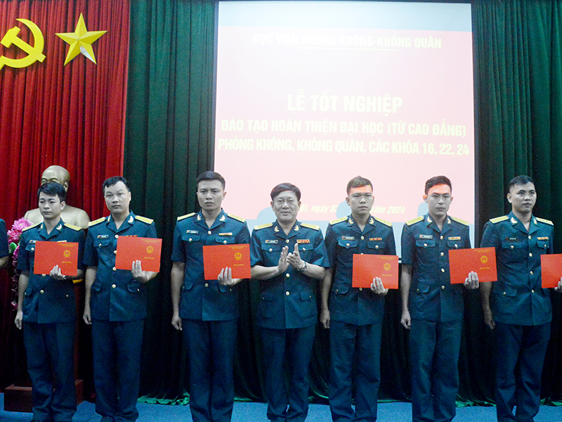 Học viện PK-KQ tổ chức Lễ tốt nghiệp đào tạo hoàn thiện đại học (từ cao đẳng) Phòng không, Không quân