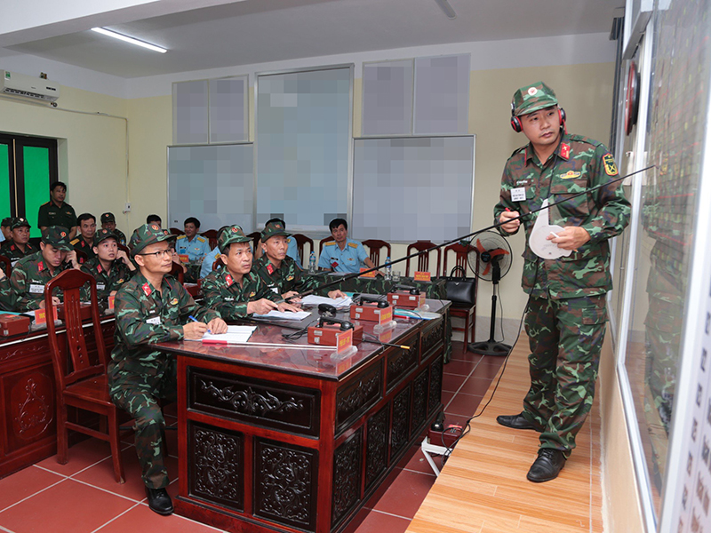 “Sát hạch” toàn diện, nâng cao trình độ kíp chiến đấu sở chỉ huy Lữ đoàn Phòng không