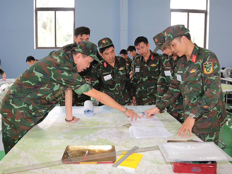 “Sát hạch” toàn diện, nâng cao trình độ kíp chiến đấu sở chỉ huy Lữ đoàn Phòng không