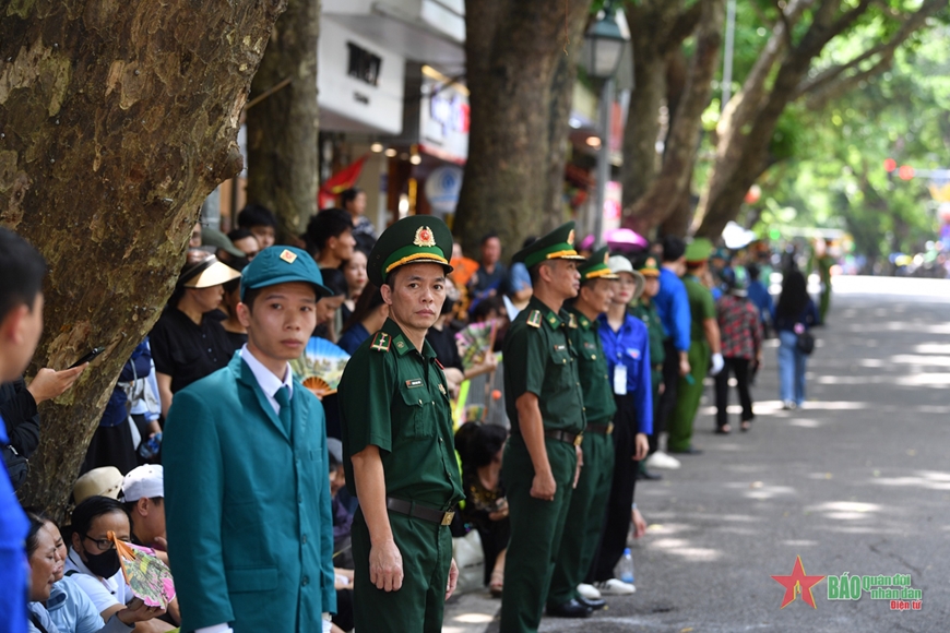 Bộ đội Cụ Hồ tiễn biệt Tổng Bí thư Nguyễn Phú Trọng