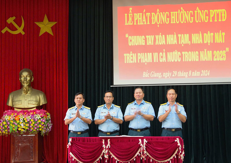 Sư đoàn 365 phát động hưởng ứng phong trào thi đua “Chung tay xóa nhà tạm, nhà dột nát trên phạm vi cả nước trong năm 2025”