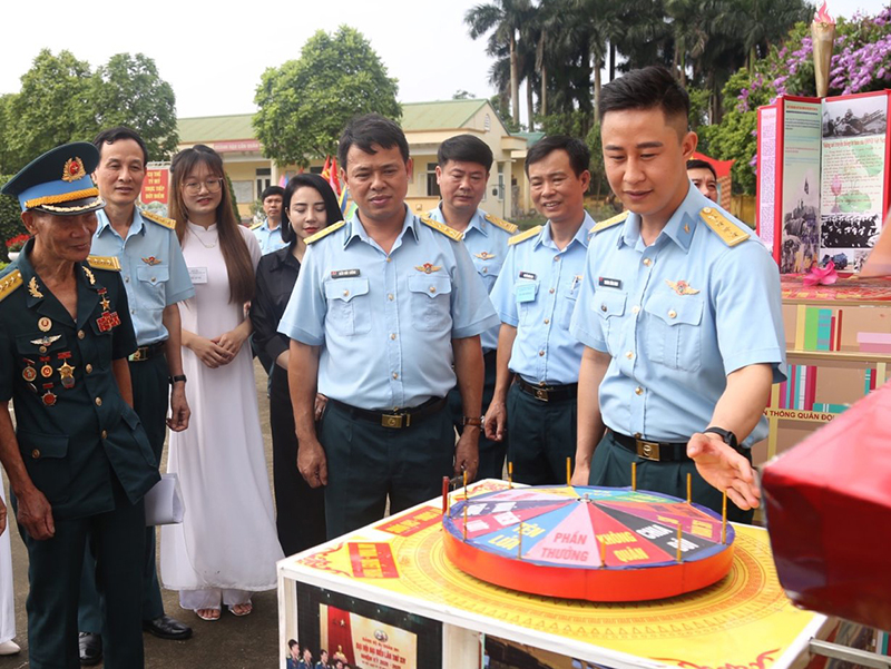 “Ngôi sao quyết thắng” trên mặt trận tư tưởng, văn hóa