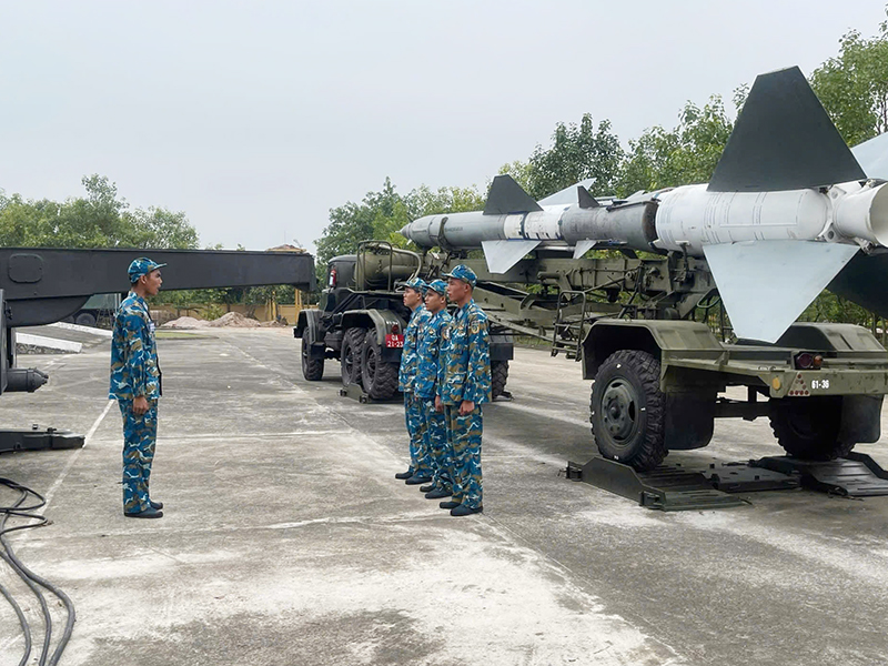 Trung đoàn 236 tích cực huấn luyện cho diễn tập, bắn đạn thật