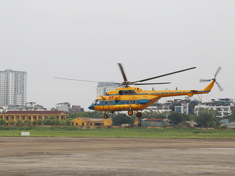 Bay đến vùng lũ