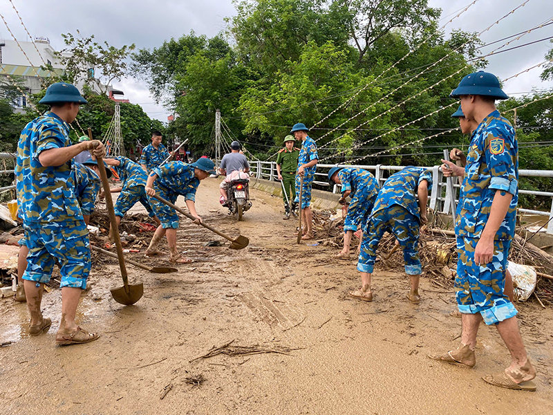 Các đơn vị trong Quân chủng Phòng không - Không quân tiếp tục cử lực lượng hỗ trợ nhân dân khắc phục hậu quả sau cơn bão số 3