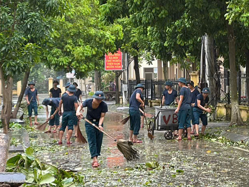 Các lực lượng của Quân chủng Phòng không - Không quân nỗ lực khắc phục hậu quả do cơn bão số 3 gây ra