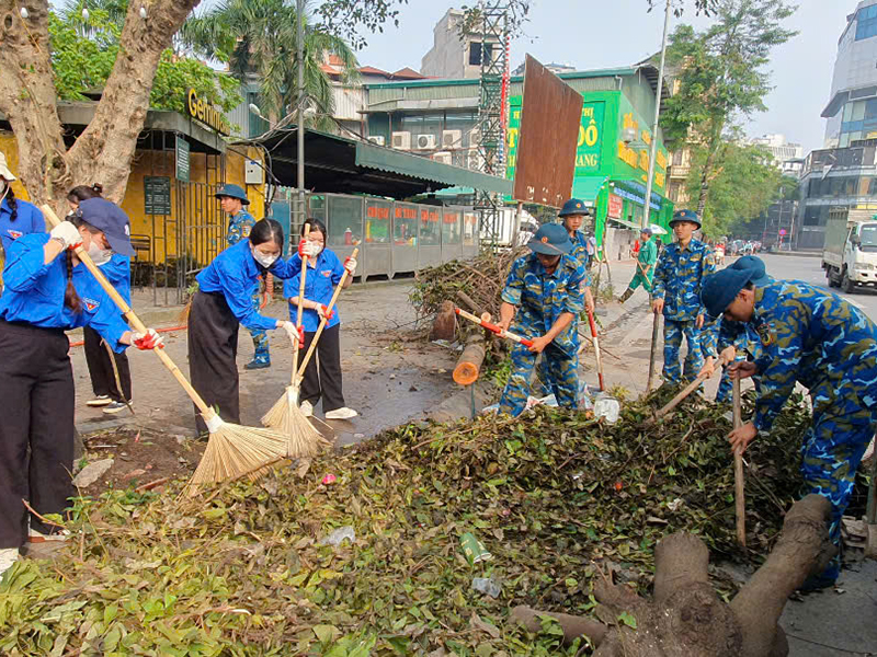 Bộ đội Phòng không - Không quân tham gia tổng vệ sinh môi trường, khắc phục hậu quả cơn bão số 3