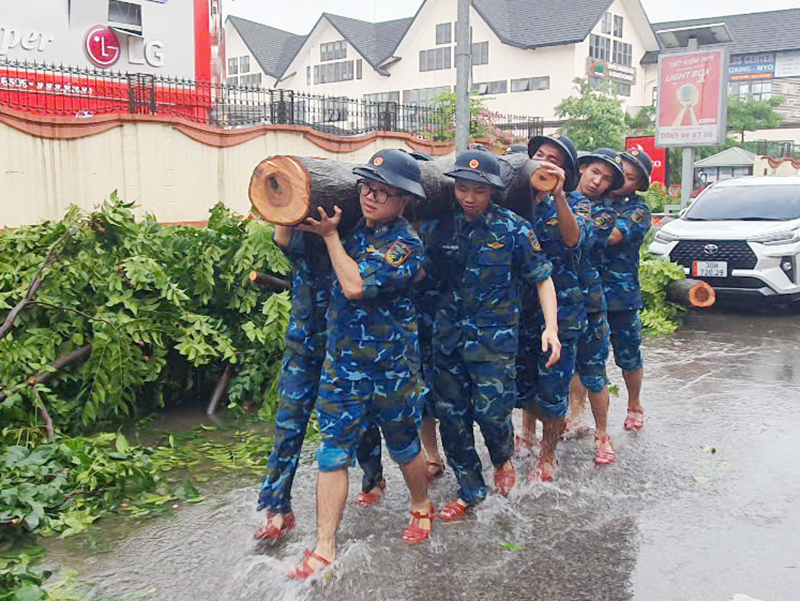 Các lực lượng của Quân chủng Phòng không - Không quân tham gia khắc phục hậu quả bão số 3