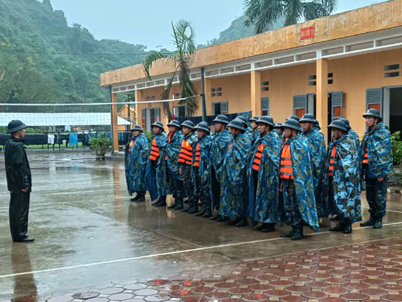 Các đơn vị trong Quân chủng Phòng không - Không quân tiếp tục cử lực lượng hỗ trợ nhân dân khắc phục hậu quả sau cơn bão số 3