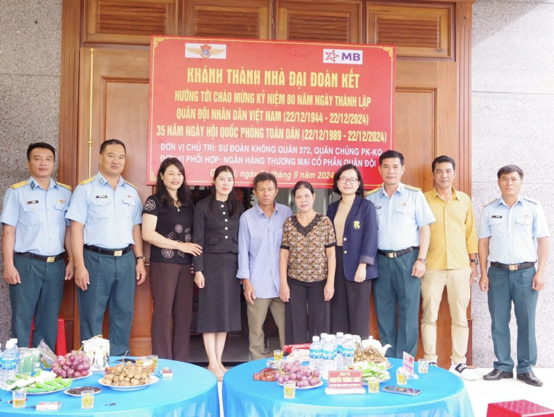 Sư đoàn 372 khánh thành và bàn giao “Nhà đại đoàn kết” tặng gia đình chính sách trên địa bàn