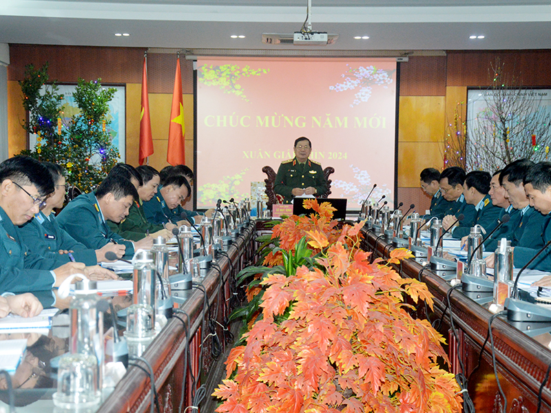 Thượng tướng Lê Huy Vịnh - Thứ trưởng Bộ Quốc phòng thăm và chúc Tết Học viện Phòng không-Không quân