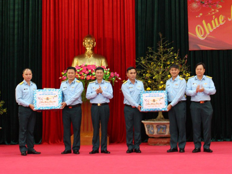 Thượng tướng Phạm Hoài Nam - Thứ trưởng Bộ Quốc phòng kiểm tra, chúc Tết Trung đoàn 925 và Trung đoàn 940