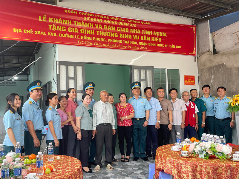 Sư đoàn 370 trao tặng “Nhà tình nghĩa” cho thương binh Vũ Văn Kiều