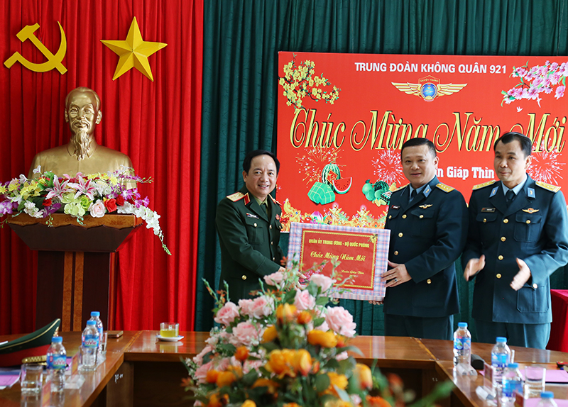 Thượng tướng Trịnh Văn Quyết kiểm tra, chúc Tết tại Trung đoàn 921, Sư đoàn 371