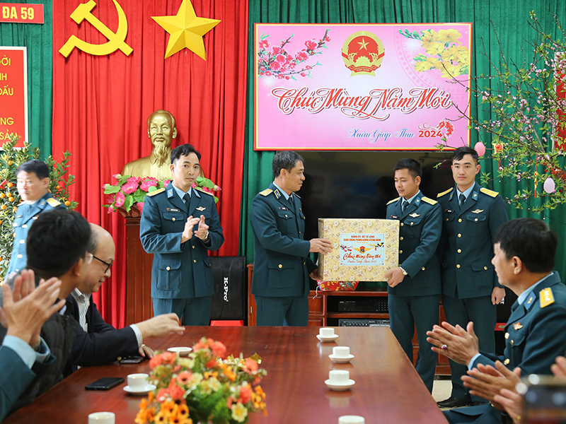 Quân chủng PK-KQ và Đại học Bách khoa Hà Nội tổ chức khánh thành nhà “Nghĩa tình đồng đội” cho các gia đình cựu chiến binh tỉnh Lạng Sơn