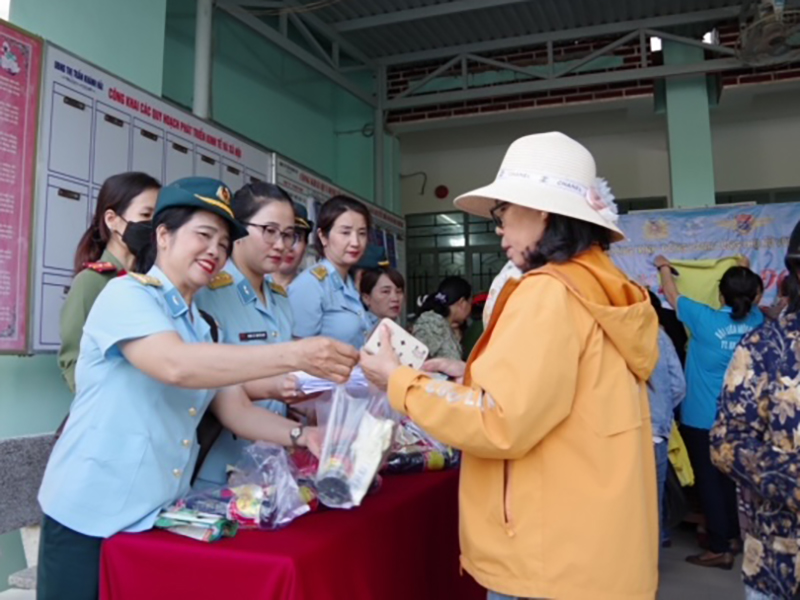 Hội phụ nữ Trung đoàn 937 phối hợp với Hội phụ nữ Công an tỉnh Ninh Thuận tổ chức Chương trình hoạt động với chủ đề “Xuân ấm tình thương”