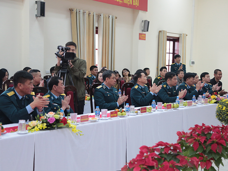 Quân chủng Phòng không - Không quân gặp mặt đại biểu các cơ quan thông tấn báo chí nhân dịp Xuân Giáp Thìn - 2024
