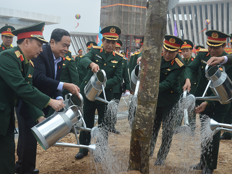 Học viện PK-KQ tham gia Lễ phát động “Tết trồng cây đời đời nhớ ơn Bác Hồ” Xuân Giáp Thìn 2024 do Bộ Quốc phòng tổ chức