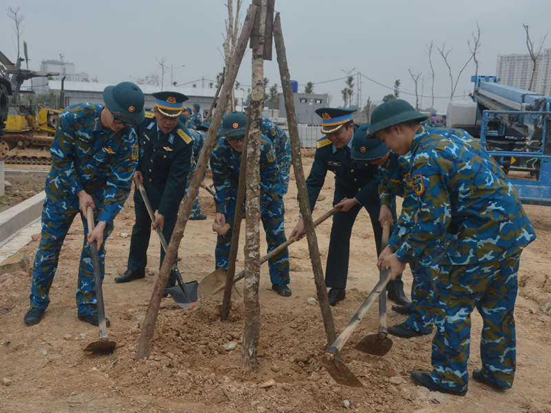 Học viện PK-KQ tham gia Lễ phát động “Tết trồng cây đời đời nhớ ơn Bác Hồ” Xuân Giáp Thìn 2024 do Bộ Quốc phòng tổ chức
