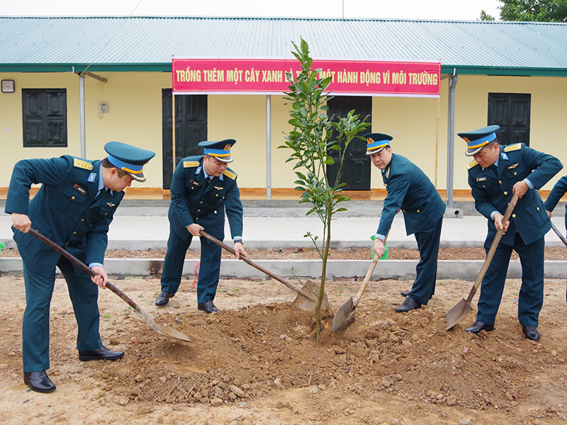 Sư đoàn 371 phát động “Tết trồng cây đời đời nhớ ơn Bác Hồ” Xuân Giáp Thìn - 2024