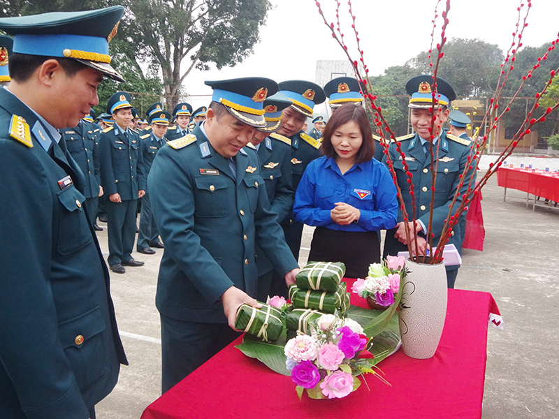 Trung đoàn Không quân 923 tổ chức Chương trình “Xuân canh trời - Tết thắm tình quân dân”