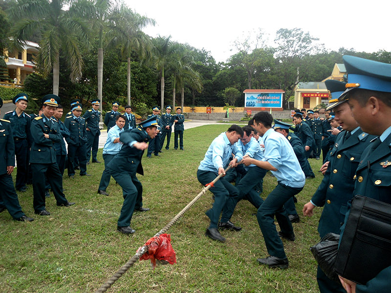 Trung đoàn 213 tổ chức Chương trình “Xuân canh trời - Tết thắm tình quân dân” và Tết trồng cây “Đời đời nhớ ơn Bác Hồ” Xuân Ất Tỵ - 2025