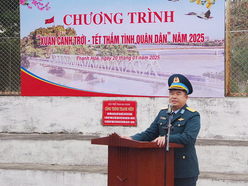 Trung đoàn Không quân 923 tổ chức Chương trình “Xuân canh trời - Tết thắm tình quân dân”