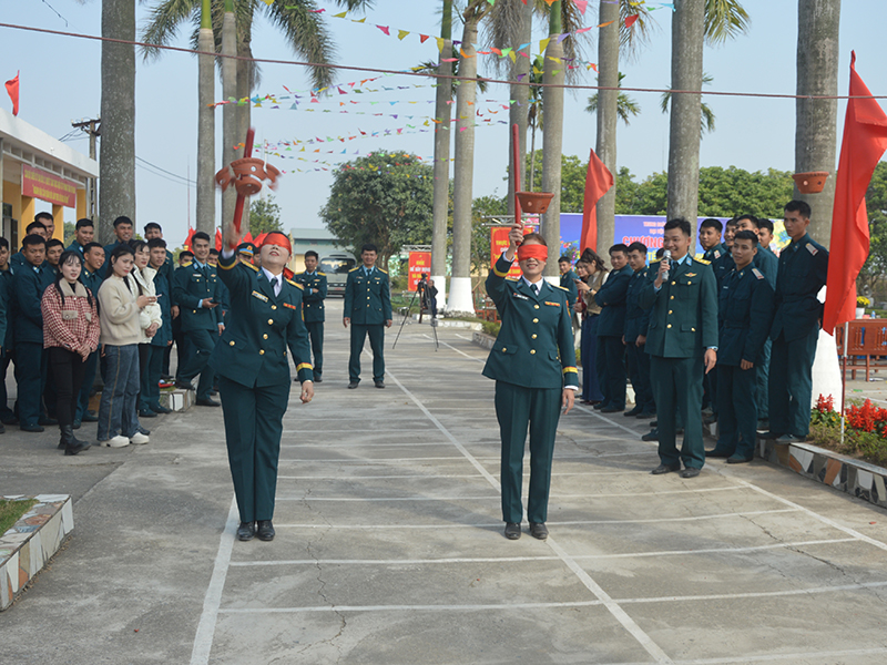 Trung đoàn 218 tổ chức Chương trình “Xuân canh trời - Tết thắm tình quân dân” và phát động Tết trồng cây “Đời đời nhớ ơn Bác Hồ”