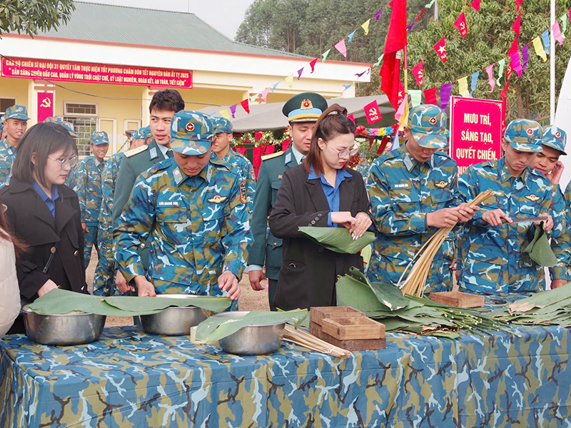 Trung đoàn 228 tổ chức Chương trình “Xuân canh trời - Thắm tình quân dân” mừng Xuân Ất Tỵ năm 2025