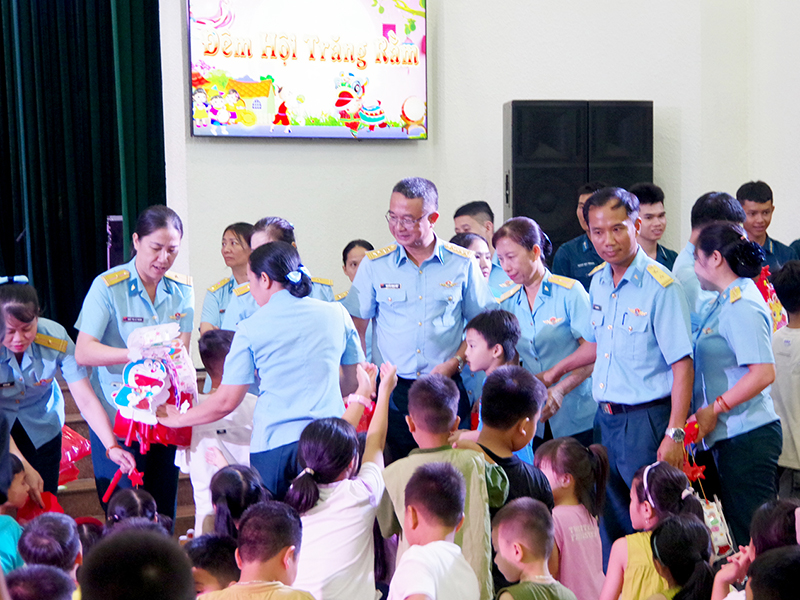 Các cơ quan Sư đoàn 377 tổ chức Chương trình “Đêm hội trăng rằm” năm 2025