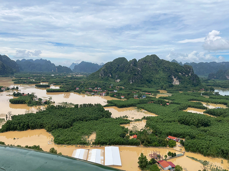 Quân chủng Phòng không - Không quân cơ động đường không cứu trợ nhân dân tỉnh Lạng Sơn
