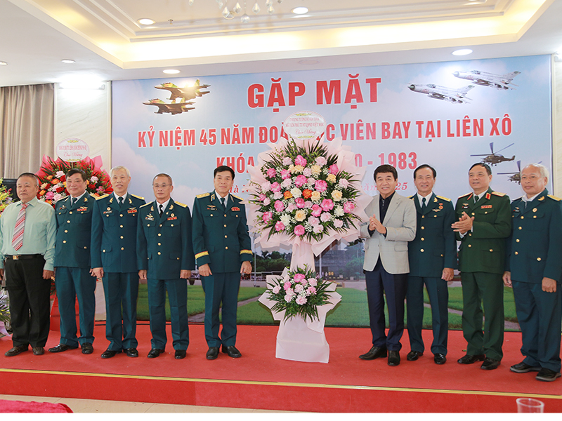 Đoàn học viên bay tại Liên Xô khóa học 1980-1983 gặp mặt nhân kỷ niệm 45 năm ngày nhập học