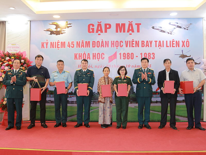 Đoàn học viên bay tại Liên Xô khóa học 1980-1983 gặp mặt nhân kỷ niệm 45 năm ngày nhập học