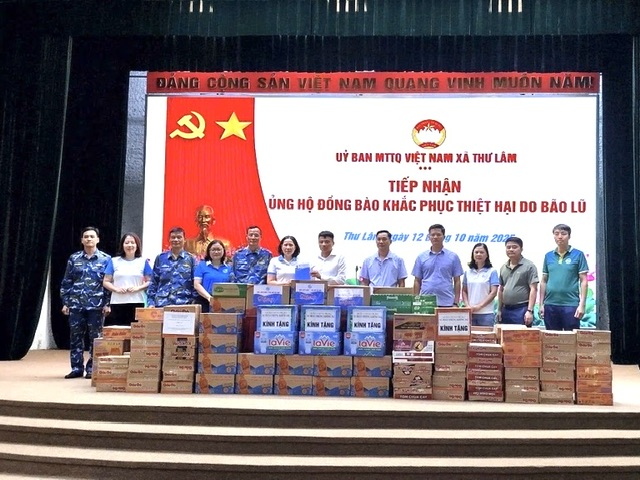 Sư đoàn 361 hỗ trợ nhân dân các xã trên địa bàn Hà Nội khắc phục hậu quả mưa lũ